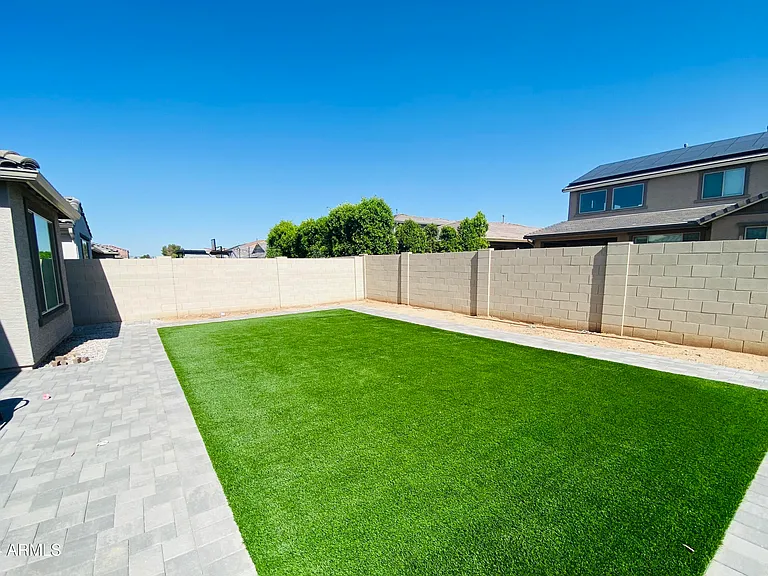 8928 W Missouri Ave — Photo 57