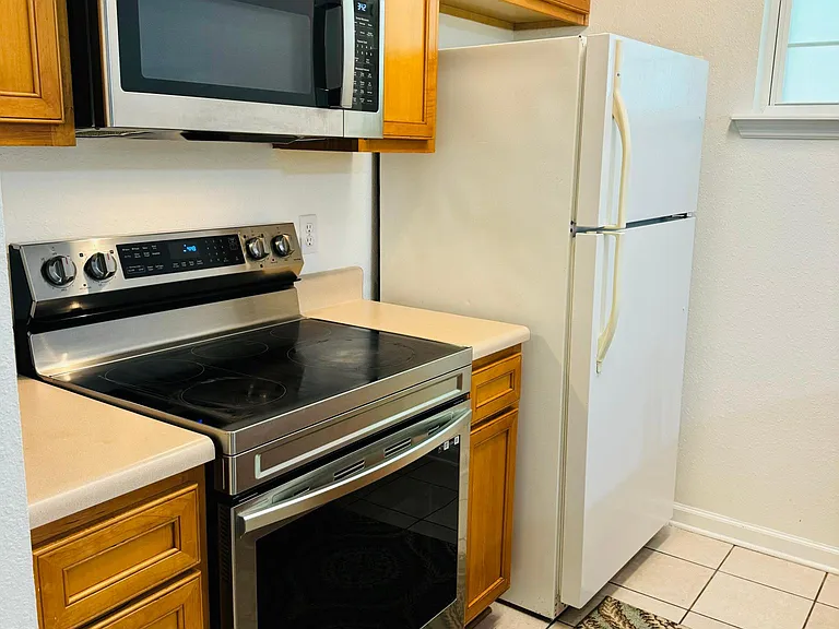 924 Ashburn Dr #2 — Photo 12