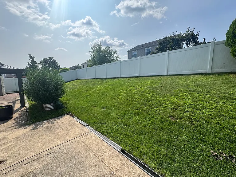 70 Wintergreen Ave E — Photo 3