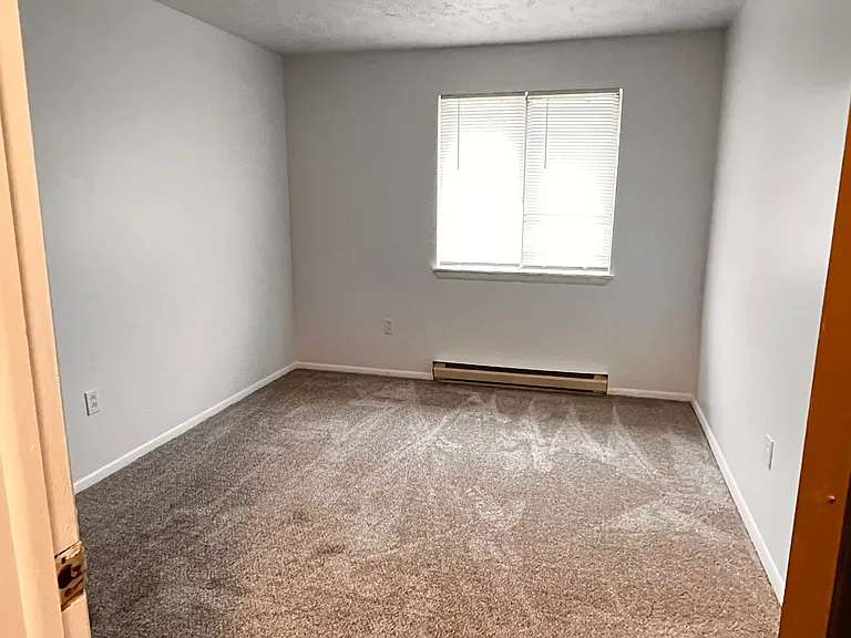Farmington Manor — Photo 4