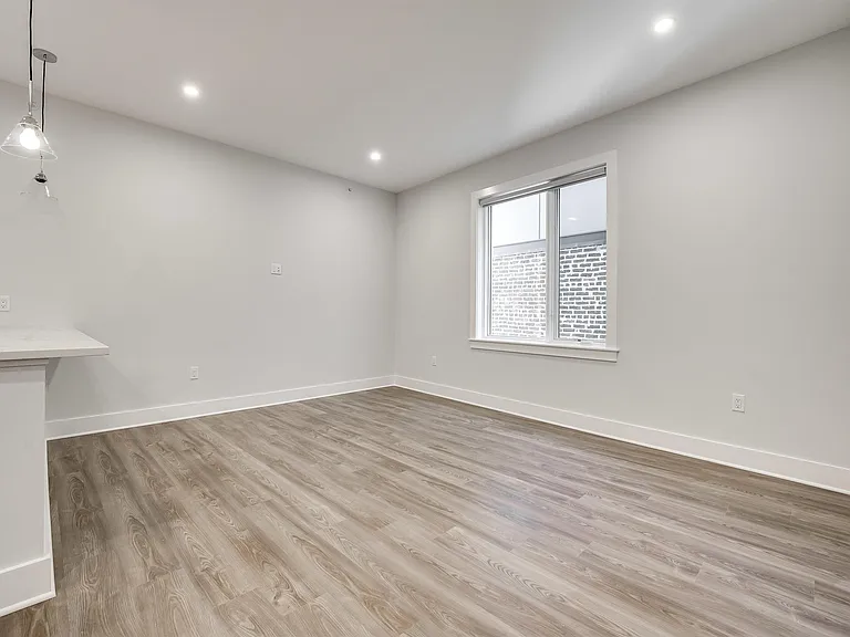 658 Grand St #504 — Photo 7