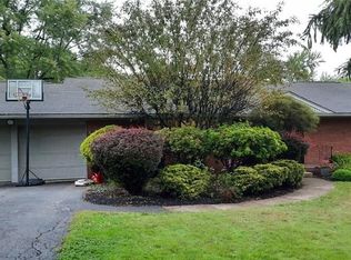 105 Whitehill Dr, New Castle, PA 16105