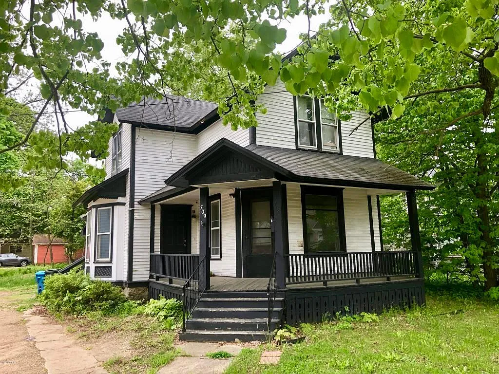 Building Photo - 709 Axtell St