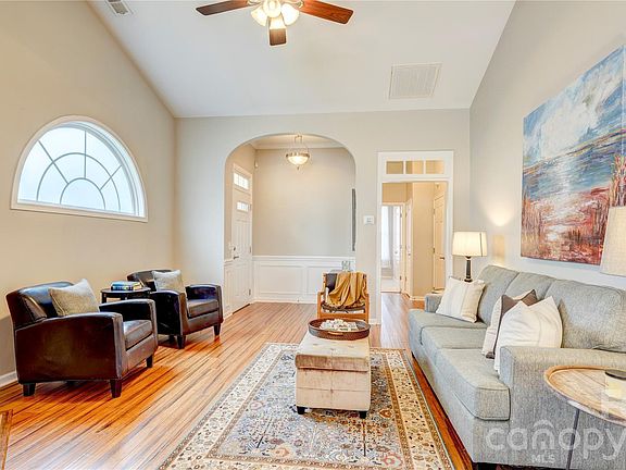 4th image of 300 Park View Dr
