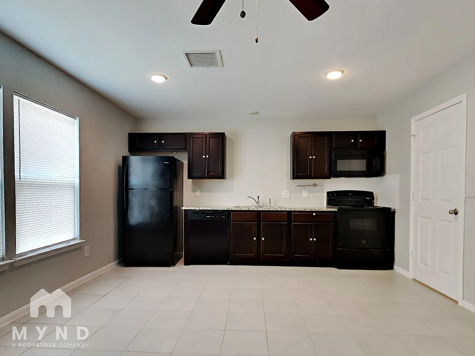 3 bed, 2.0 bath, 1106 sqft, $1,375 — Photo 3