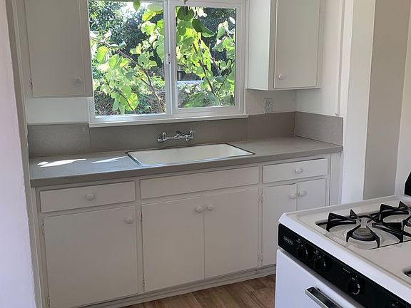 4th image of 319 Walnut Dr #0