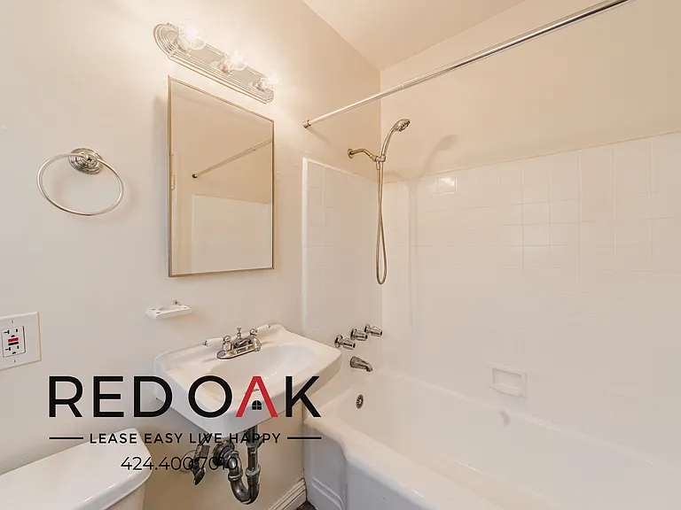12122 Oxnard St #6 — Photo 9
