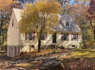 102 Acacia Ct, Milford, PA 18337