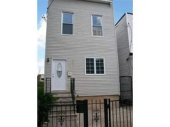 223 Freeman Avenue in West Side