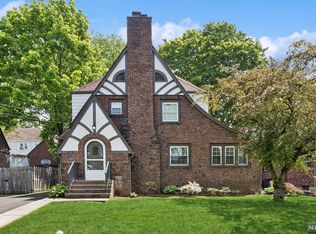 879 Red Rd, Teaneck, NJ 07666