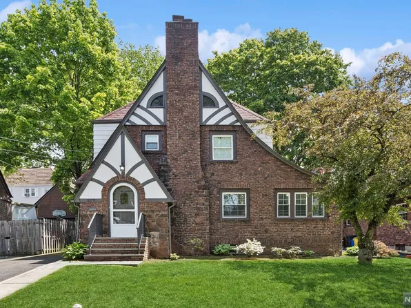 879 Red Rd, Teaneck, NJ 07666