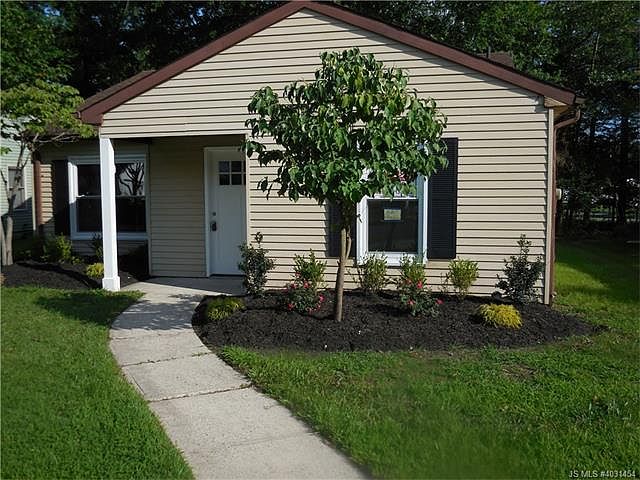 1st image of 108 Lexington Dr