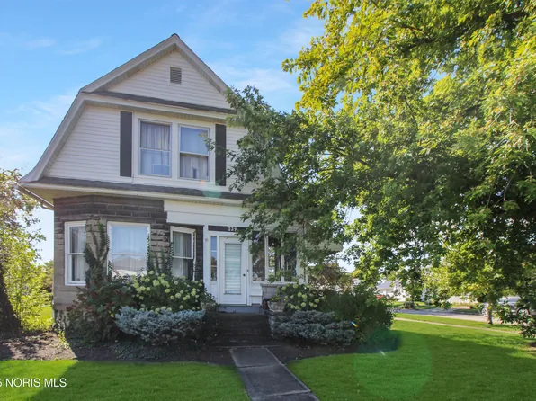 229 W 4th St, Port Clinton, OH 43452