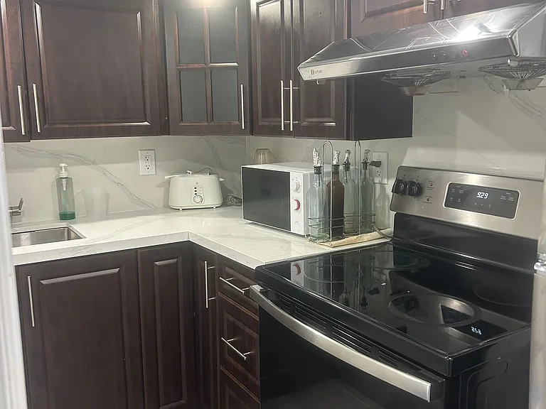 83 Bimini Cres #BASEMENT — Photo 2