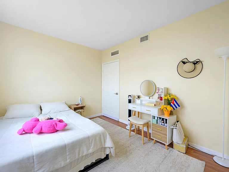 215 SW 42nd Ave #708 — Photo 15