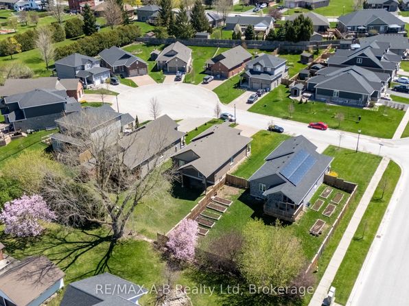 2 Diamondridge Ct, Saint Marys, ON N4X 0B3