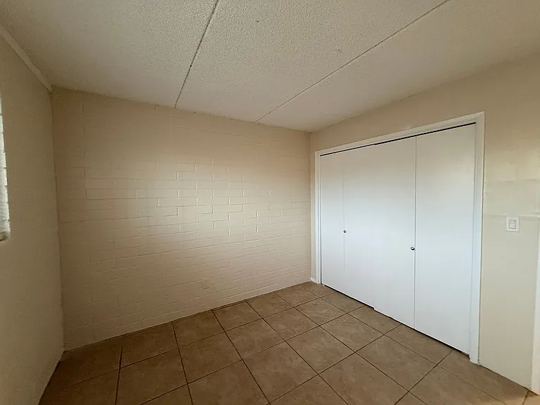 809 E Vogel Ave — Photo 9