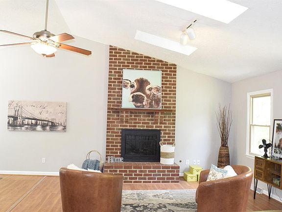 4th image of 402 Cambridge Dr