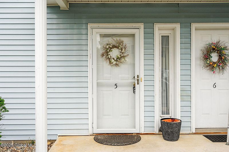 2nd image of 1005 Cambridge Manor Drive