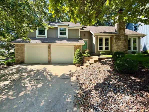 8238 Parkhill Cir, Lenexa, KS 66215