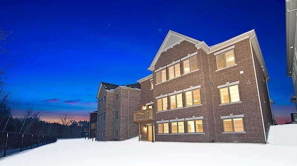 2nd image of 103 Crombie St