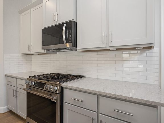 5th image of 4317 Roseland St #A