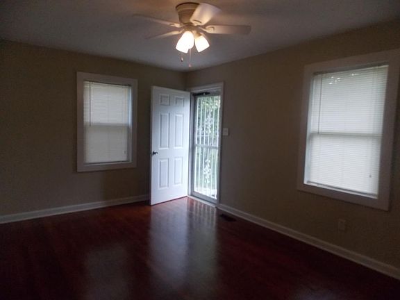 4th image of 2753 Ontario St