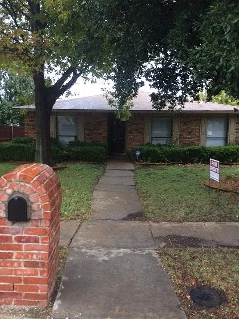 3 bed, 1577 sqft, $1,990 — Photo 2