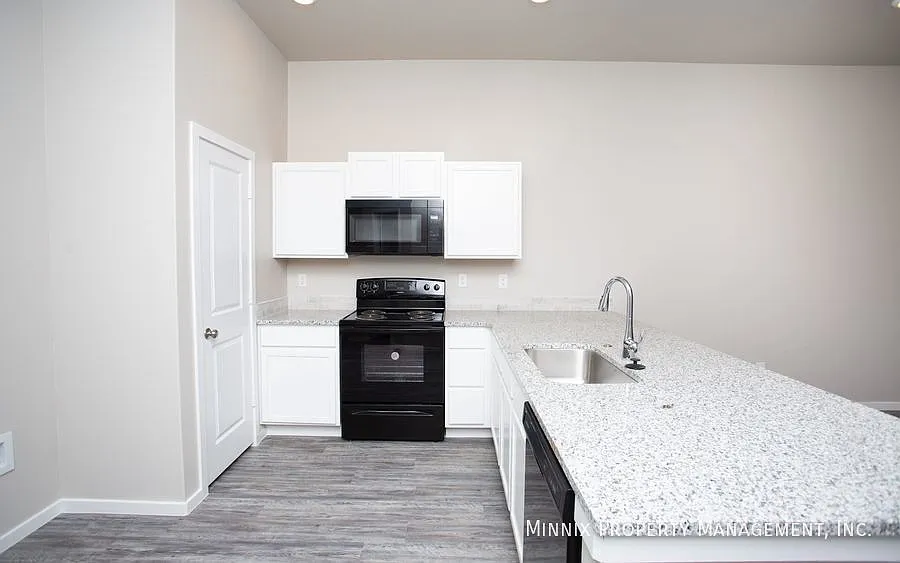 2123 N. Ave. J #A — Photo 2