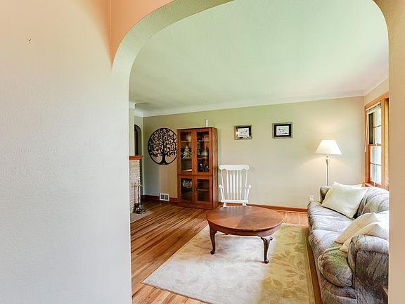 3rd image of 8643 Stillwater Blvd N