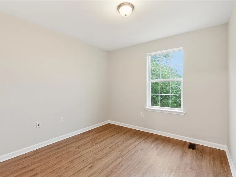 412 Heckle St — Photo 17