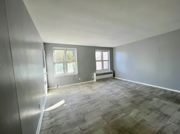 644 Autumn Avenue image 10 of 17