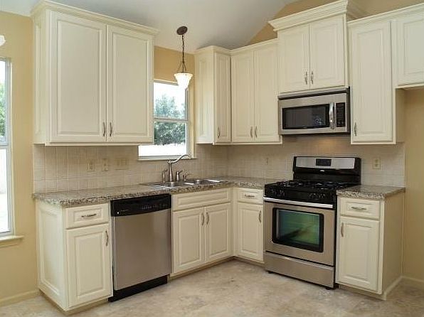 Kitchen - 18" travertine tiles, granite counters, and stainless appliances
