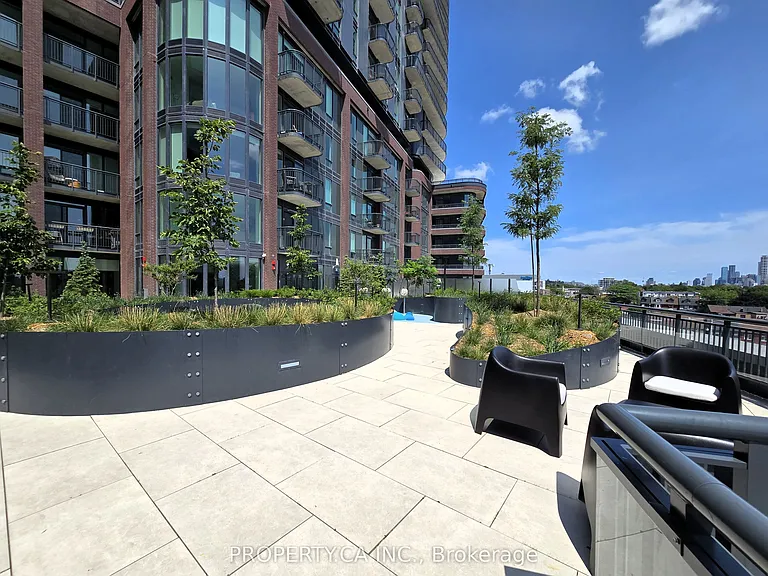 1185 Dupont St #316 — Photo 23