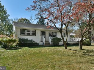 11 Metekunk Dr, Ewing, NJ 08638