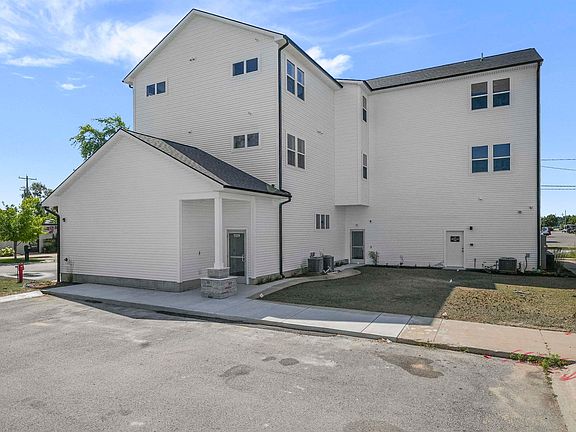4th image of 1109 S Carver St #4