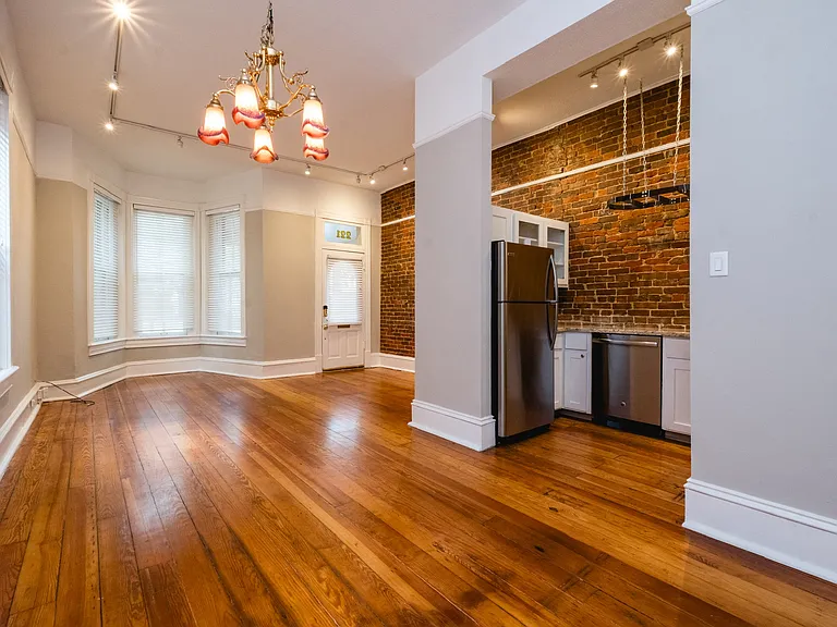 221 E 10th St #1 — Photo 10