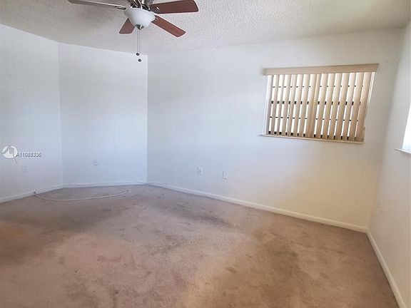 3rd image of 923 NE 199th St APT 204