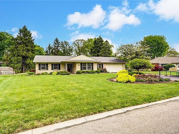 4th image of 208 N Village Dr