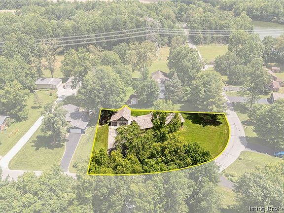 2nd image of 515 N Hereford Lane