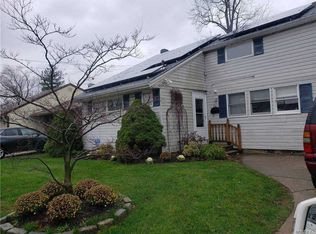 34 Gaulton Dr, North Babylon, NY 11703