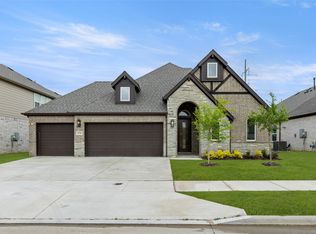 8720 Heartland Dr, Fort Worth, TX 76123