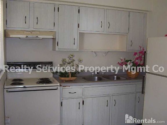 5th image of 3818 Desoto Ave