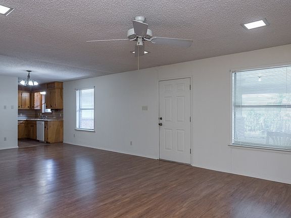 4th image of 3204 Owens St