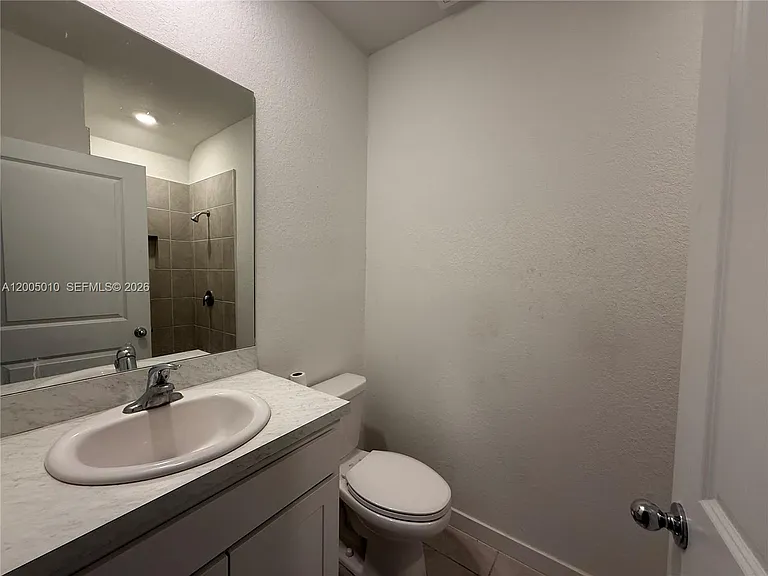 529 NE 1st Dr — Photo 9