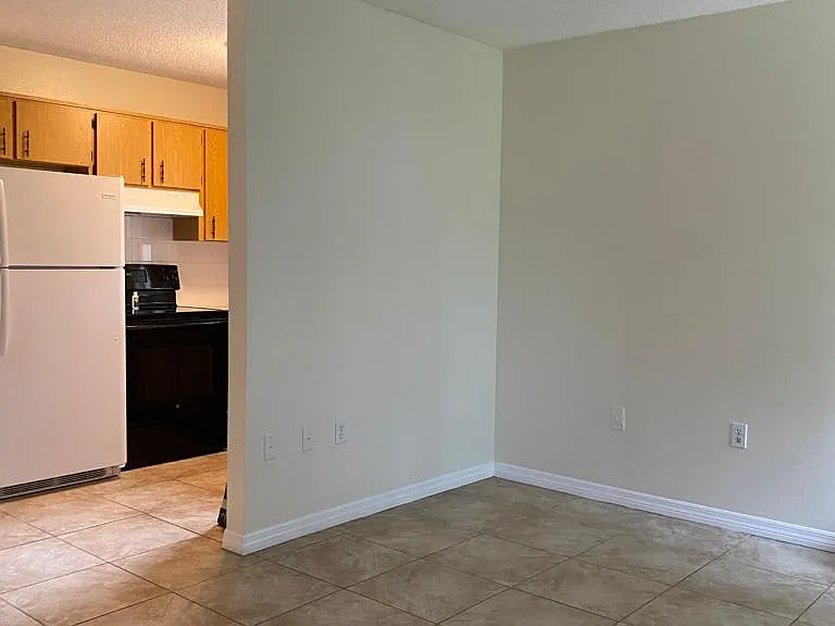 10320 Usher St — Photo 6