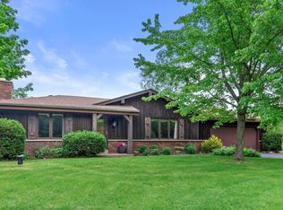 20920 W Barton Rd, New Berlin, WI 53146