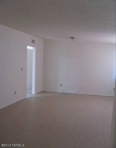 7441 N Rae Ave — Photo 6