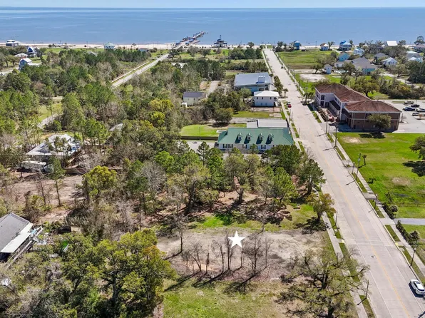 324 Coleman Ave, Waveland, MS 39576