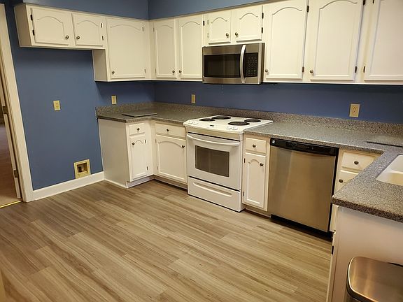 3rd image of 831 N Spence Ave